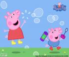 Peppa Pig ve George Pig sabun köpüğü ile oynarken